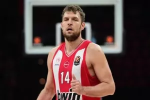 Βεζένκοβ: "Είμαι σίγουρος ότι ο Μόρις θα μας βοηθήσει με το IQ του..."