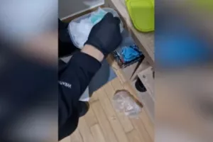 Η σκληρή συμμορία με τα "βαποράκια" ναρκωτικών σε σχολεία
