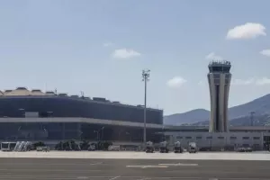 Θρίλερ σε αεροπλάνο  – Επιβάτες καταγγέλλουν ότι επιβίβασαν νεκρή ηλικιωμένη