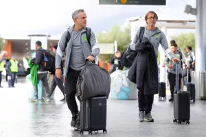 (ΦΩΤΟΣ Kerkida) Άφιξη αποστολής ΑΕΚ