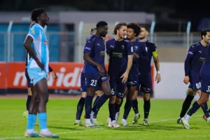 Εδραίωση στην κορυφή με Μπρούνο και Λουκάσεν (φώτος)