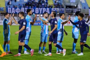 Εδραίωση στην κορυφή με Μπρούνο και Λουκάσεν (φώτος)