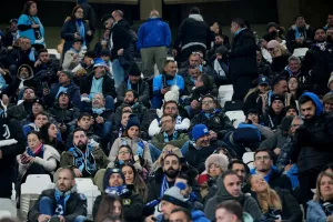 Φωτορεπορτάζ/Ο κόσμος της Πάφου στο "Allianz Stadium"