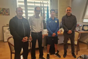 Συνάντηση Προέδρου ΚΟΕ με τον νεαρό αντισφαιριστή Αναστάση Μωσαϊκό