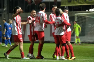 Επιβλητική νίκη και συνεχίζει να σφυρίζει το ''ερυθρόλευκο τρένο''