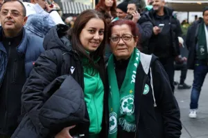 Πανικό... οι Ομονοιάτες στο κέντρο της Βιέννης (Φώτος/Βίντεο kerkida)