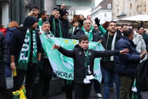 Πανικό... οι Ομονοιάτες στο κέντρο της Βιέννης (Φώτος/Βίντεο kerkida)