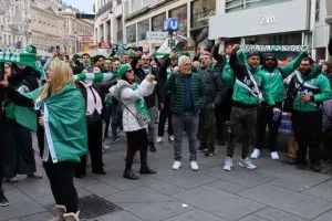 Πανικό... οι Ομονοιάτες στο κέντρο της Βιέννης (Φώτος/Βίντεο kerkida)