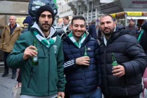 Πανικό... οι Ομονοιάτες στο κέντρο της Βιέννης (Φώτος/Βίντεο kerkida)