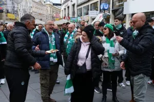 Πανικό... οι Ομονοιάτες στο κέντρο της Βιέννης (Φώτος/Βίντεο kerkida)