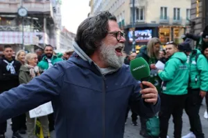 Πανικό... οι Ομονοιάτες στο κέντρο της Βιέννης (Φώτος/Βίντεο kerkida)