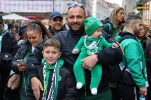 Πανικό... οι Ομονοιάτες στο κέντρο της Βιέννης (Φώτος/Βίντεο kerkida)