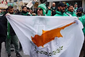 Πανικό... οι Ομονοιάτες στο κέντρο της Βιέννης (Φώτος/Βίντεο kerkida)