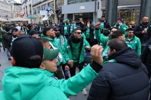 Πανικό... οι Ομονοιάτες στο κέντρο της Βιέννης (Φώτος/Βίντεο kerkida)