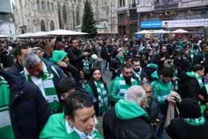 Πανικό... οι Ομονοιάτες στο κέντρο της Βιέννης (Φώτος/Βίντεο kerkida)