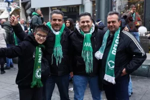 Πανικό... οι Ομονοιάτες στο κέντρο της Βιέννης (Φώτος/Βίντεο kerkida)