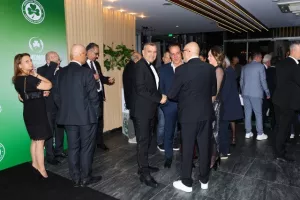Ομόνοια/€500.000, δωρεά αυτοκίνητων και αλληλεγγύη (Φώτος)