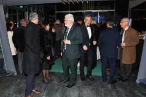 Ομόνοια/€500.000, δωρεά αυτοκίνητων και αλληλεγγύη (Φώτος)
