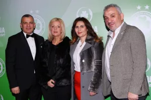 Ομόνοια/€500.000, δωρεά αυτοκίνητων και αλληλεγγύη (Φώτος)