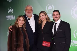Ομόνοια/€500.000, δωρεά αυτοκίνητων και αλληλεγγύη (Φώτος)