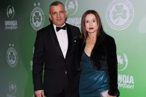 Ομόνοια/€500.000, δωρεά αυτοκίνητων και αλληλεγγύη (Φώτος)