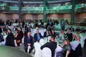 Ομόνοια/€500.000, δωρεά αυτοκίνητων και αλληλεγγύη (Φώτος)