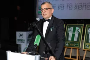 Ομόνοια/€500.000, δωρεά αυτοκίνητων και αλληλεγγύη (Φώτος)
