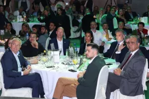 Ομόνοια/€500.000, δωρεά αυτοκίνητων και αλληλεγγύη (Φώτος)