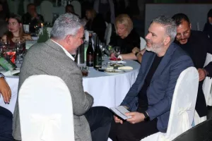 Ομόνοια/€500.000, δωρεά αυτοκίνητων και αλληλεγγύη (Φώτος)