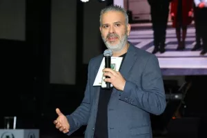 Ομόνοια/€500.000, δωρεά αυτοκίνητων και αλληλεγγύη (Φώτος)