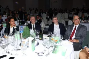 Ομόνοια/€500.000, δωρεά αυτοκίνητων και αλληλεγγύη (Φώτος)