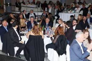 Ομόνοια/€500.000, δωρεά αυτοκίνητων και αλληλεγγύη (Φώτος)