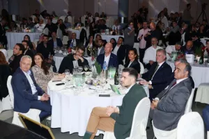 Ομόνοια/€500.000, δωρεά αυτοκίνητων και αλληλεγγύη (Φώτος)