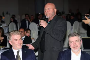 Ομόνοια/€500.000, δωρεά αυτοκίνητων και αλληλεγγύη (Φώτος)