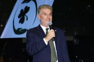 Ομόνοια/€500.000, δωρεά αυτοκίνητων και αλληλεγγύη (Φώτος)