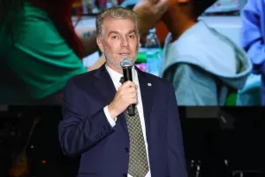 Ομόνοια/€500.000, δωρεά αυτοκίνητων και αλληλεγγύη (Φώτος)