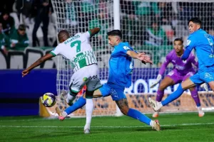 Αντίο στην χρονιά με επιβλητική τεσσάρα (φώτος)