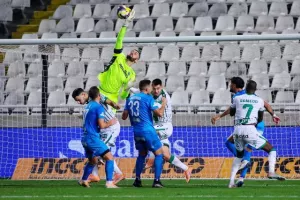 Αντίο στην χρονιά με επιβλητική τεσσάρα (φώτος)
