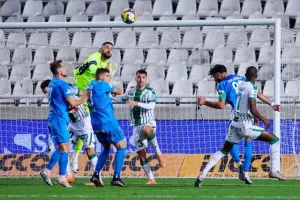 Αντίο στην χρονιά με επιβλητική τεσσάρα (φώτος)