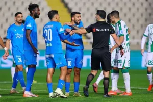 Αντίο στην χρονιά με επιβλητική τεσσάρα (φώτος)