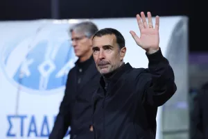 Προσγειωμένα και οι μηχανές στο φουλ