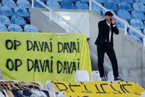 ΑΠΟΕΛ - Freedom24 Krasava ENY: Σκόνταψαν...οι "γαλαζοκίτρινοι" εν μέσω διαμαρτυριών