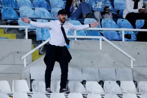 Με γραβάτα στο πέταλο του ΓΣΠ