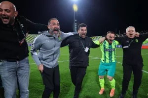 Πάρτι πρόκρισης σε... πέταλο και αποδυτήρια! (Φώτος)