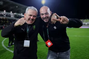 Πάρτι πρόκρισης σε... πέταλο και αποδυτήρια! (Φώτος)