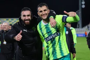 Πάρτι πρόκρισης σε... πέταλο και αποδυτήρια! (Φώτος)