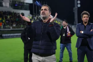Πάρτι πρόκρισης σε... πέταλο και αποδυτήρια! (Φώτος)