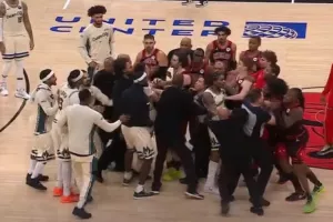 Τι ειπώθηκε ανάμεσα στον Γιάννη Αντετοκούνμπο και στον Βούτσεβιτς