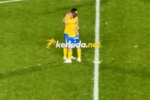 Η πρώτη αγκαλιά... μετά το τελικό σφύριγμα 