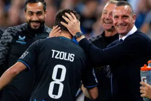 Τέλος ο προπονητής που εκτόξευσε τον Τζόλη